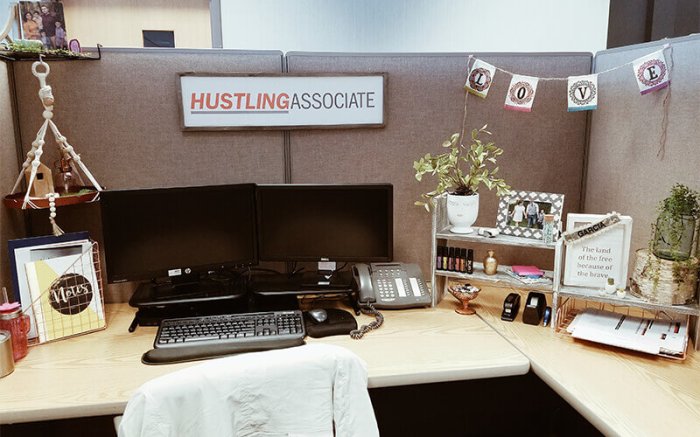 How to decorate your office for the holidays