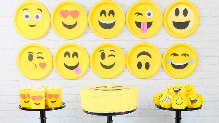 How to make emoji room decor